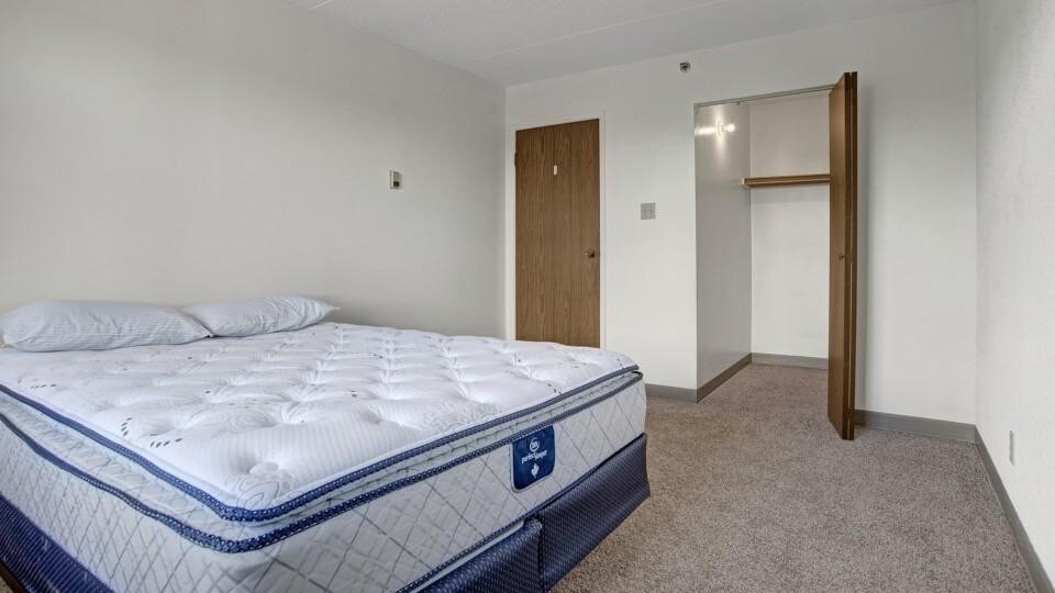 More Photos Of 2131 Broad St, Regina Apartments For Lease