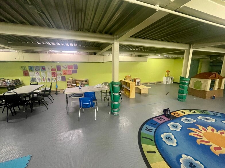 More Photos Of 2014-2016 Noble St, Swissvale Office For Sale