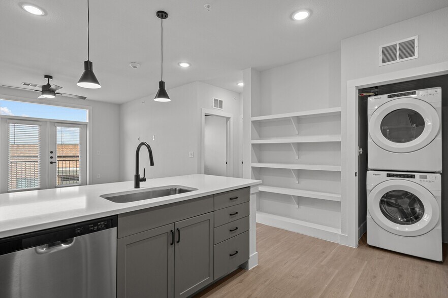 More Photos Of 760 Airport Blvd, Austin Apartments For Lease