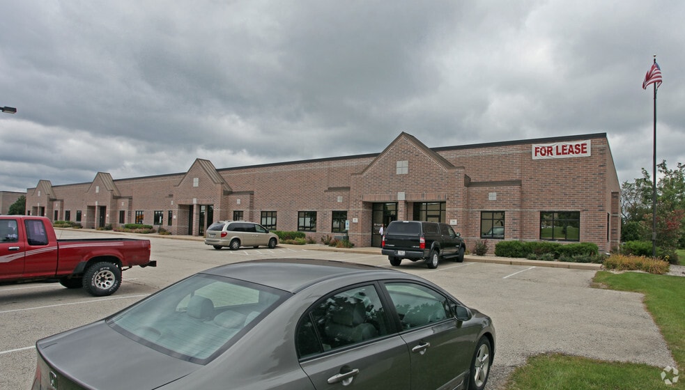 Primary Photo Of 700-714 Rose Dr, Hartland Warehouse For Lease