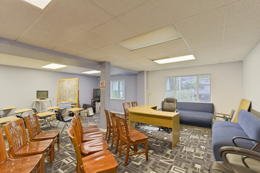 More Photos Of 429 Seabreeze Blvd, Fort Lauderdale General Retail For Sale