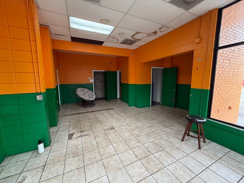 More Photos Of 10150 N Florida Ave, Tampa Auto Dealership For Lease