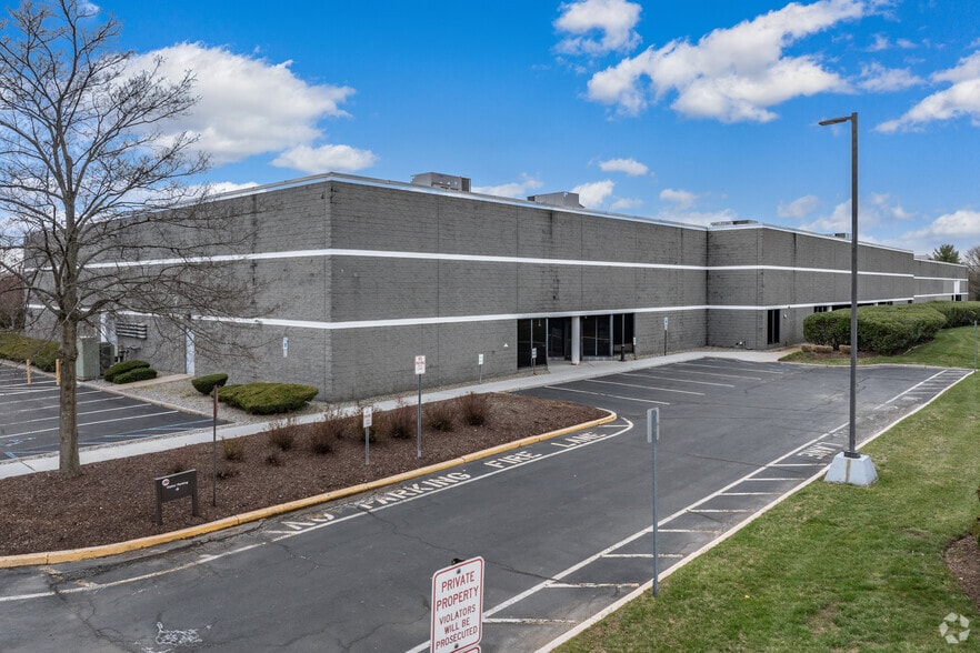 Primary Photo Of 19 Commerce Dr, Cranbury Warehouse For Lease
