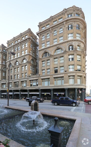 More Photos Of 1623 Main St, Dallas Apartments For Lease