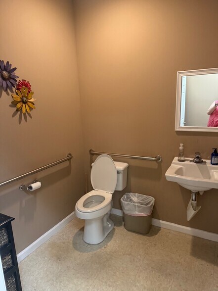 More Photos Of 1410 Park Ln S, Jupiter Warehouse For Lease