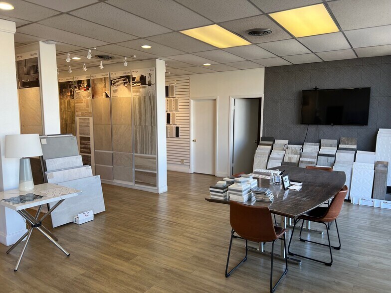More Photos Of 2630 Andjon Dr, Dallas Distribution For Lease