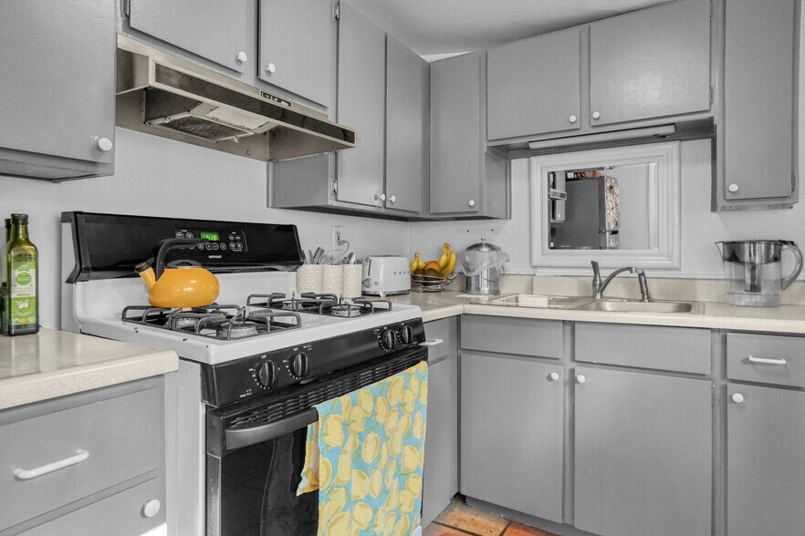 More Photos Of 2420 N Beachwood Dr, Los Angeles Multifamily For Sale