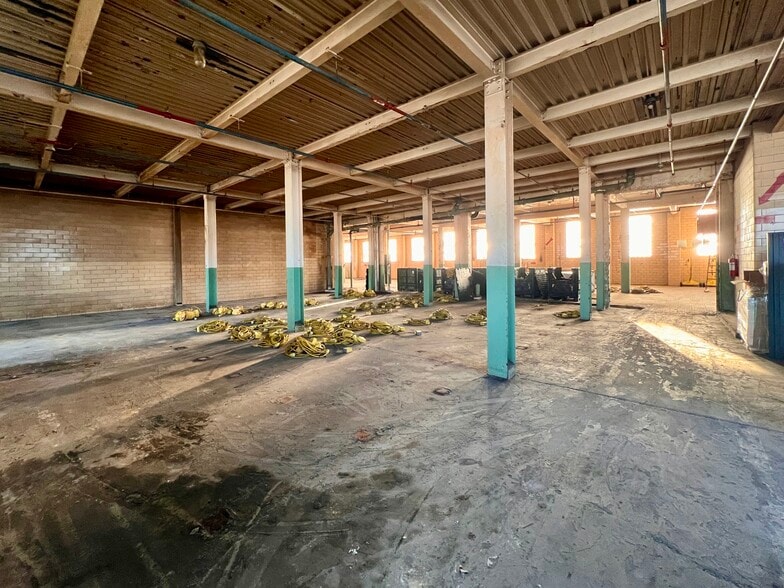 More Photos Of 1700 Island Ave, Pittsburgh Warehouse For Lease