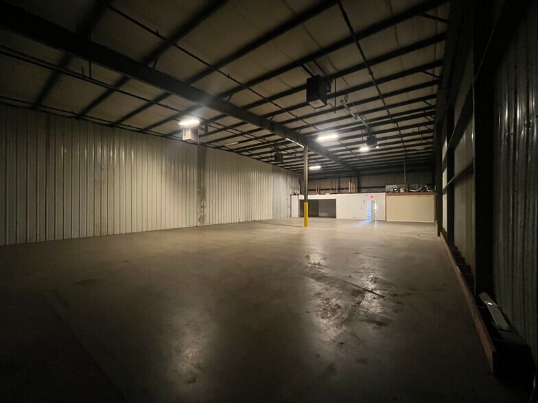 More Photos Of 32 Scotland Blvd, Bridgewater Manufacturing For Lease