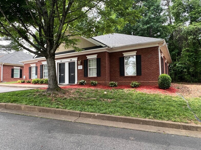 More Photos Of 2440 Sandy Plains Rd, Marietta Medical For Lease
