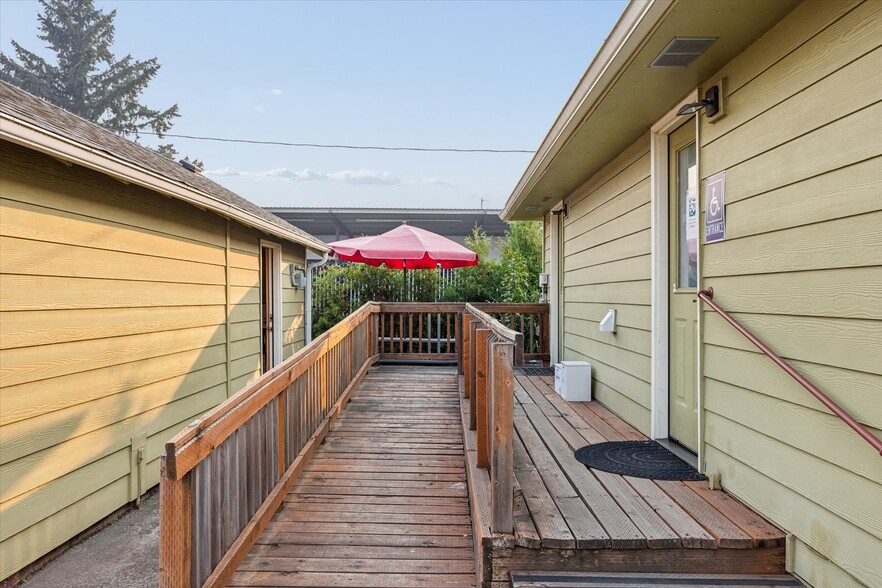 More Photos Of 615 SE 1st Ave, Canby Office For Sale