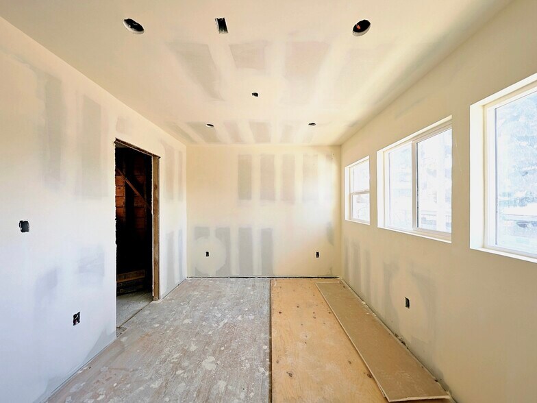 More Photos Of 14426 Friar St, Van Nuys Storefront For Sale
