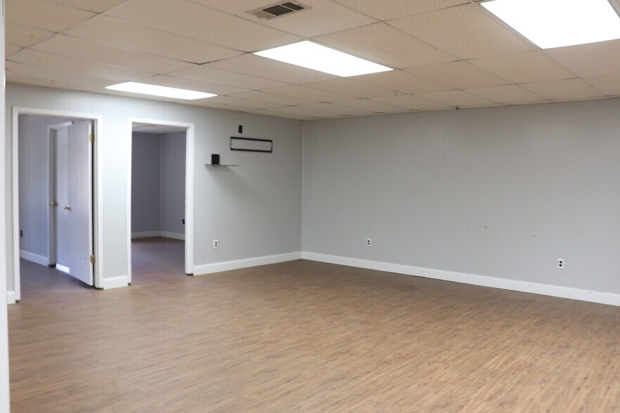 More Photos Of 400 Chestnut St NW, Hartselle Office For Sale