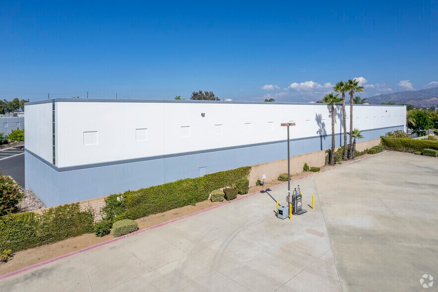 More Photos Of 13955 Stowe Dr, Poway Warehouse For Lease