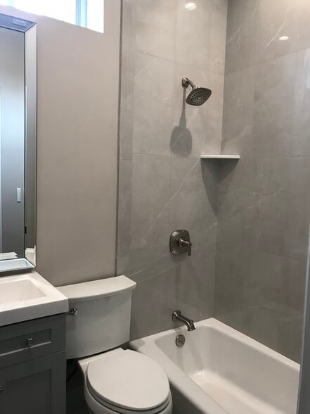 More Photos Of 251 Main St, Northport Storefront For Sale