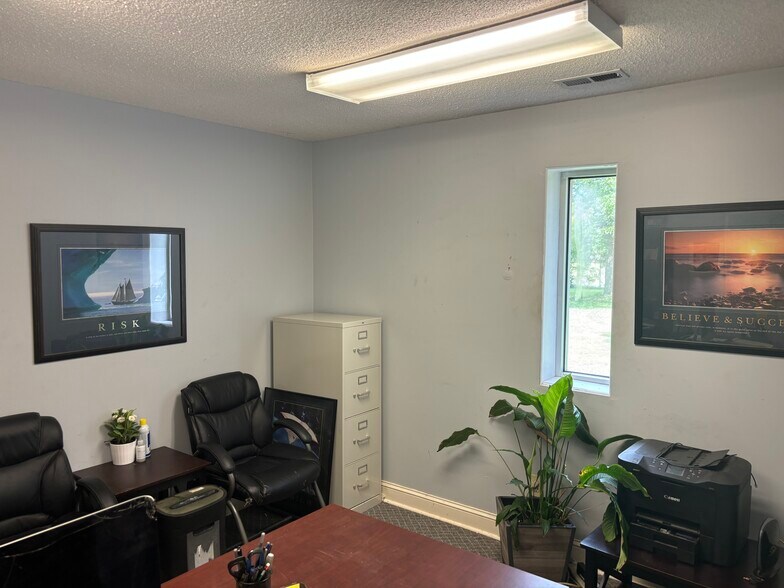 More Photos Of 1613 Warren Ave, Gastonia Warehouse For Sale