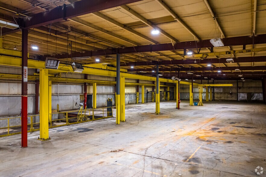 More Photos Of 7900 W Tower Ave, Milwaukee Manufacturing For Lease