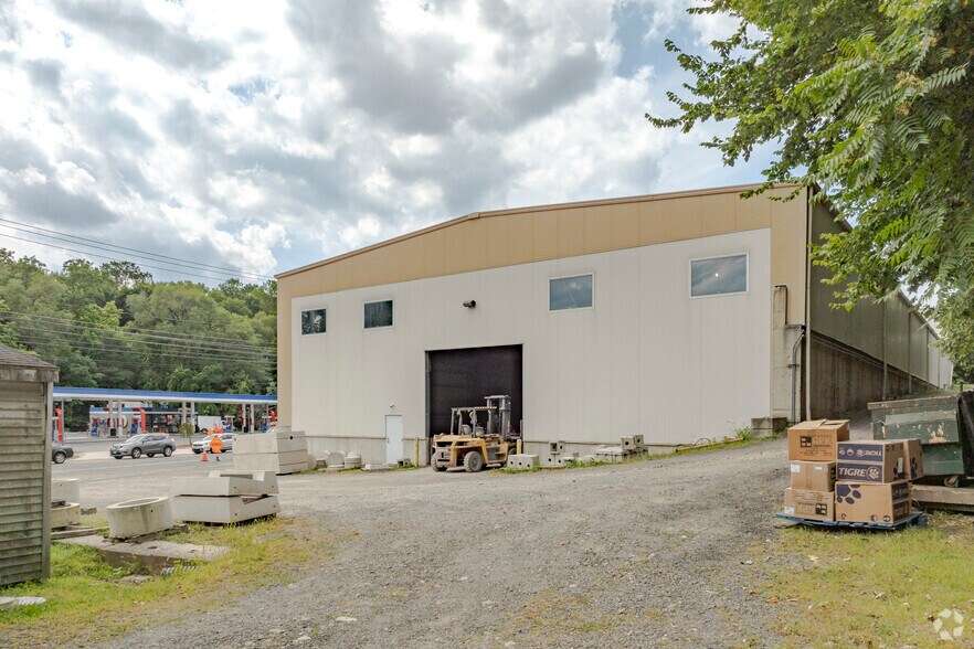 More Photos Of 41 Padanaram Rd, Danbury Manufacturing For Sale