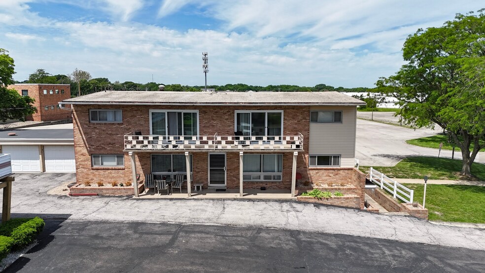 More Photos Of 221 Robinhood Ln, Bloomington Multifamily For Sale