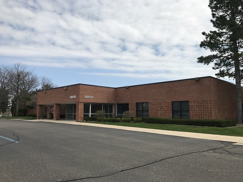 More Photos Of 39500 W Ten Mile Rd, Novi Medical For Lease