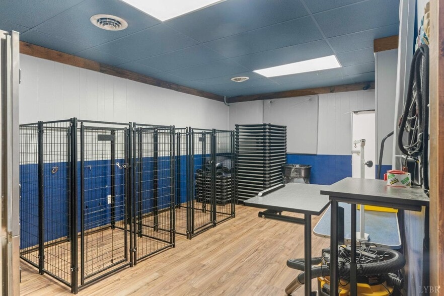 More Photos Of 273 Riverbend Rd, Altavista Showroom For Sale