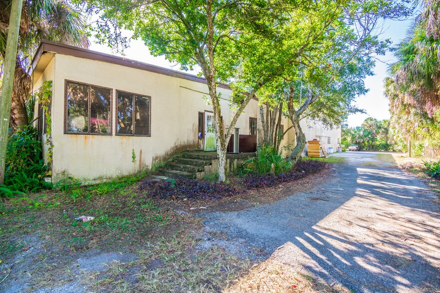 More Photos Of 4214 W Virginia Ave, Tampa Warehouse For Lease