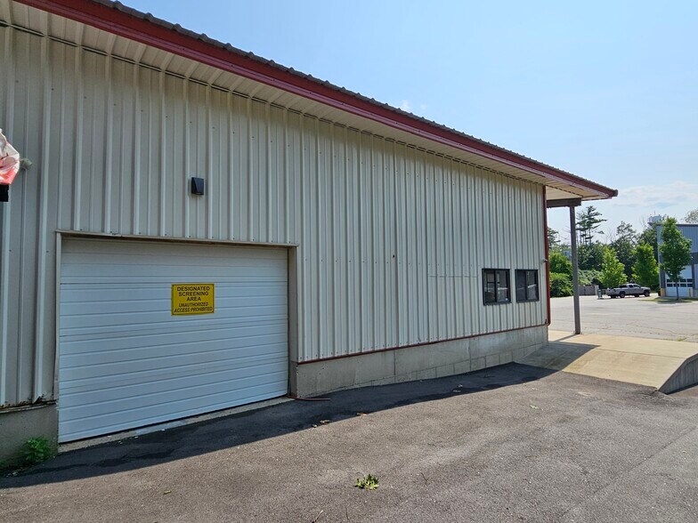 More Photos Of 21 Ranger Dr, Kittery Light Distribution For Sale