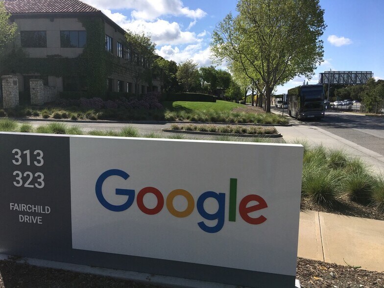 More Photos Of 299 Fairchild Dr, Mountain View Light Distribution For Lease