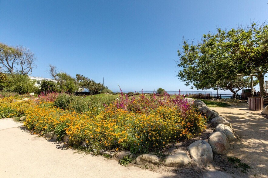More Photos Of 6531 Del Playa Dr, Goleta Apartments For Sale