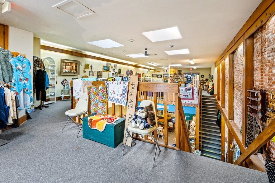 More Photos Of 147 N 3rd Ave, Sturgeon Bay Restaurant For Sale