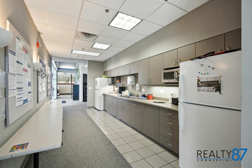 More Photos Of 4050 River Center Ct NE, Cedar Rapids Office For Lease