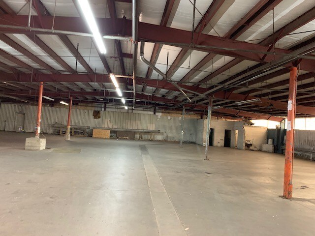 Primary Photo Of 112 W Pike St, Pontiac Distribution For Sale