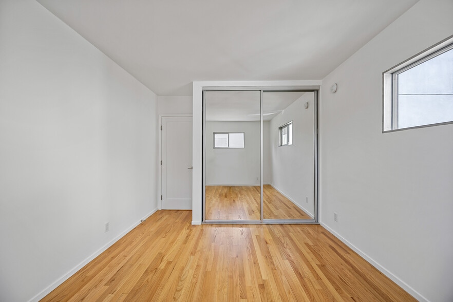 More Photos Of 502 Westminster ave, Venice Apartments For Sale