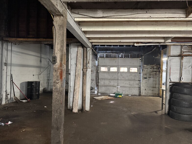 More Photos Of 31 Scott St, New Bedford Service For Sale