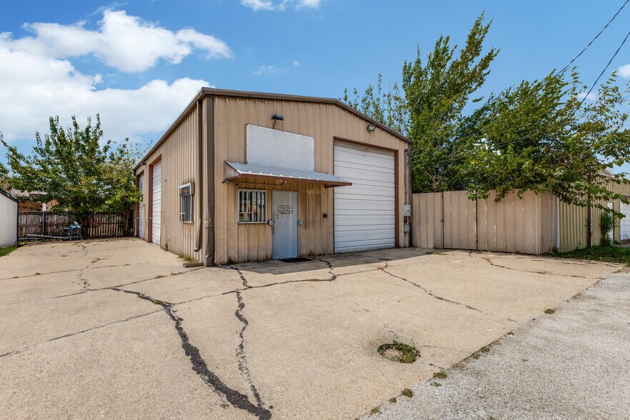Primary Photo Of 305 W Aimee St, Forney Warehouse For Sale