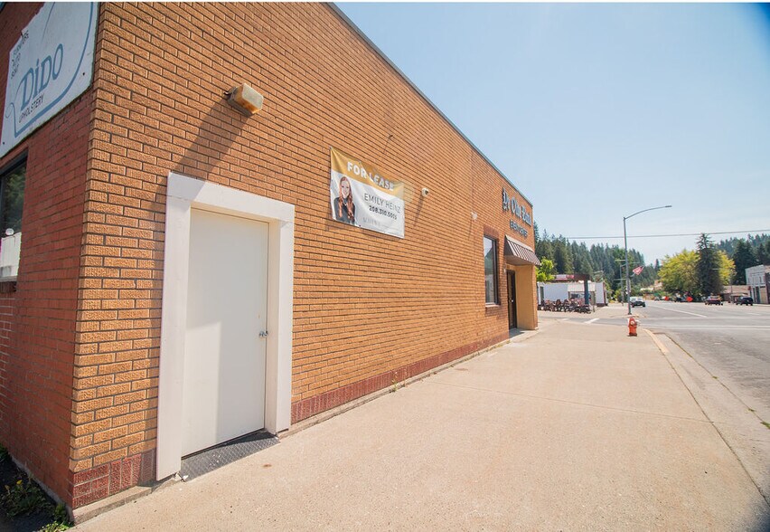 More Photos Of 424 S Main St, Troy Bank For Lease