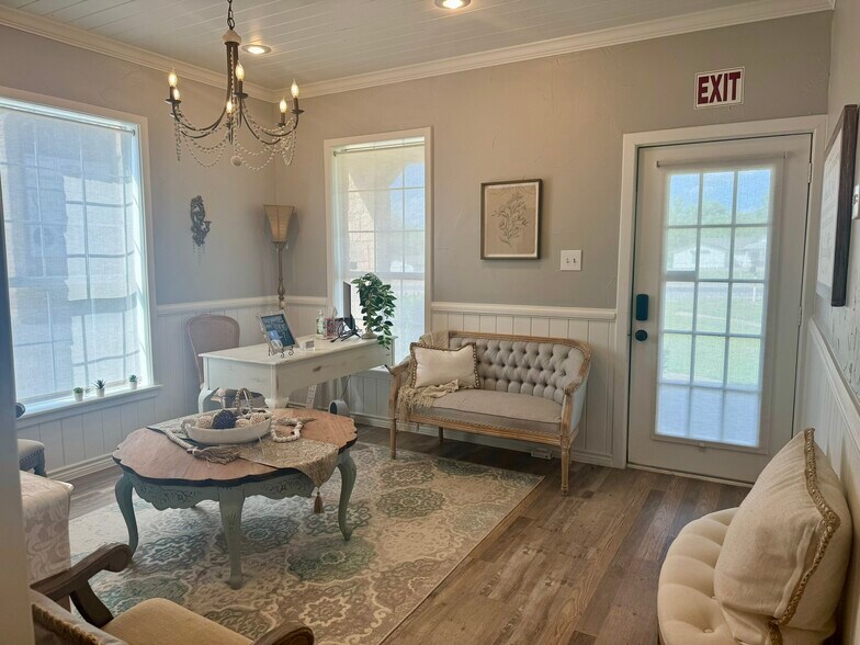 More Photos Of 932 E Highway 199, Springtown Office For Lease