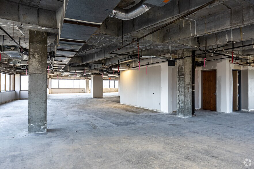 More Photos Of 4900 Main St, Kansas City Office For Lease