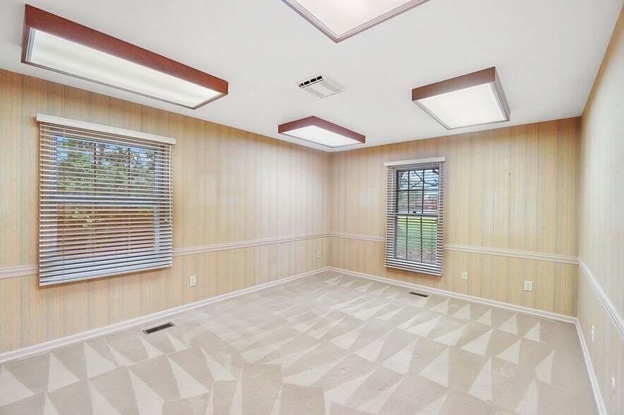 More Photos Of 1354 N Monroe Dr, Xenia Medical For Lease