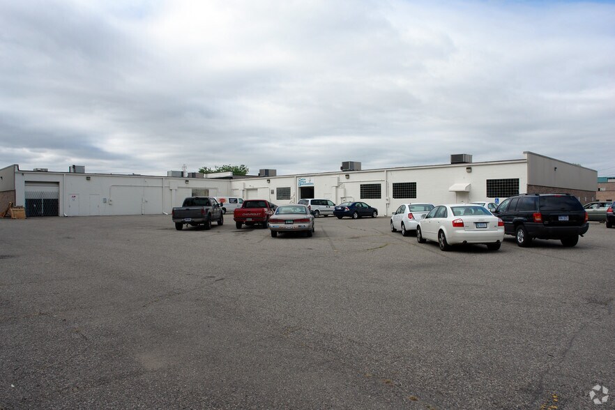 More Photos Of 24722-24800 Forterra Dr, Warren Service For Lease