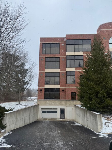 More Photos Of 822 Kumho Dr, Fairlawn Medical For Sale