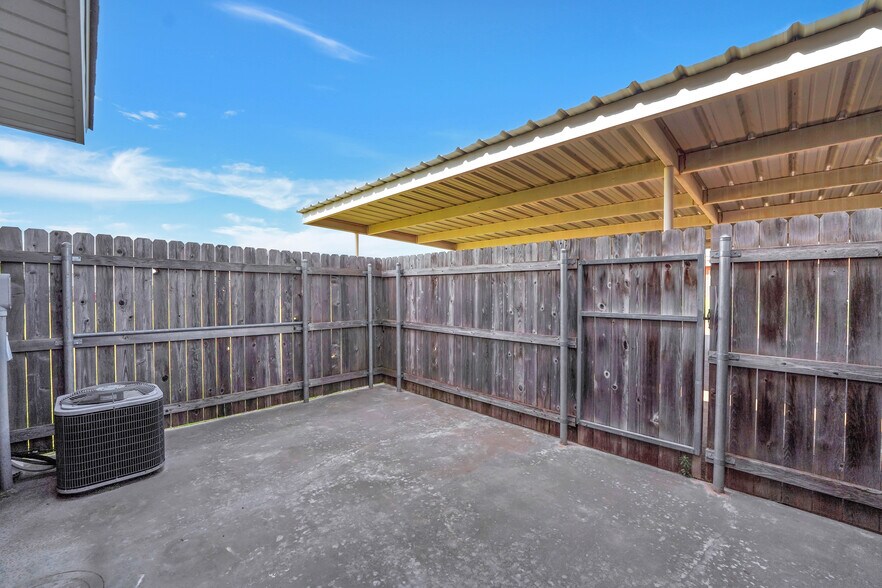 More Photos Of 1501 Wade St, Sayre Apartments For Sale