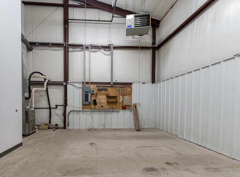 More Photos Of 8620 Algoma Ave NE, Rockford Warehouse For Sale