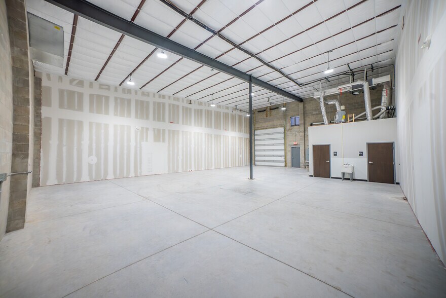 More Photos Of 11201 49th St N, Clearwater Unknown For Lease