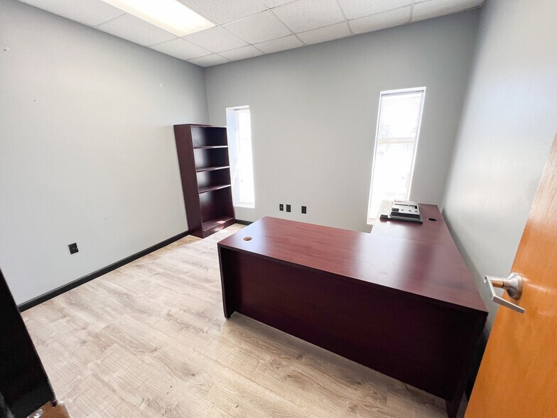 More Photos Of 3201 W Murphy St, Odessa Warehouse For Sale