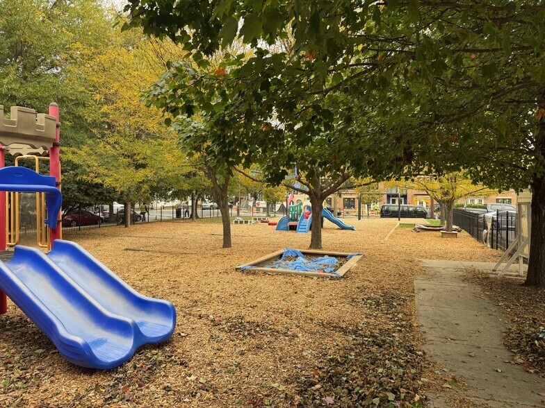 More Photos Of 721 N Columbus St, Alexandria Schools For Lease