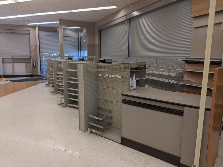 More Photos Of 10 W National Rd, Vandalia Drugstore For Lease