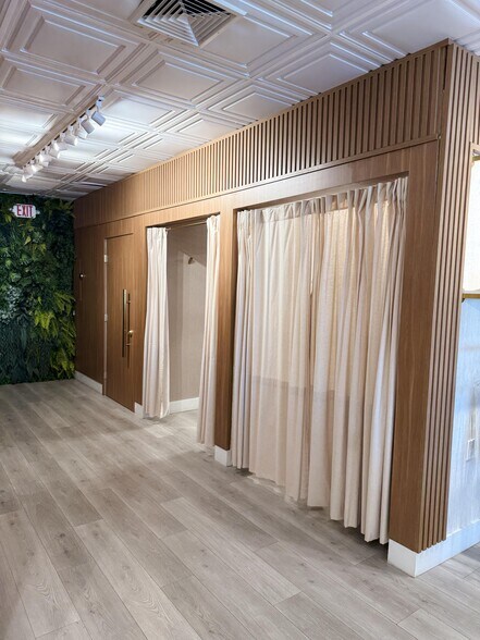 More Photos Of 1006 E Sample Rd, Pompano Beach Storefront For Sale