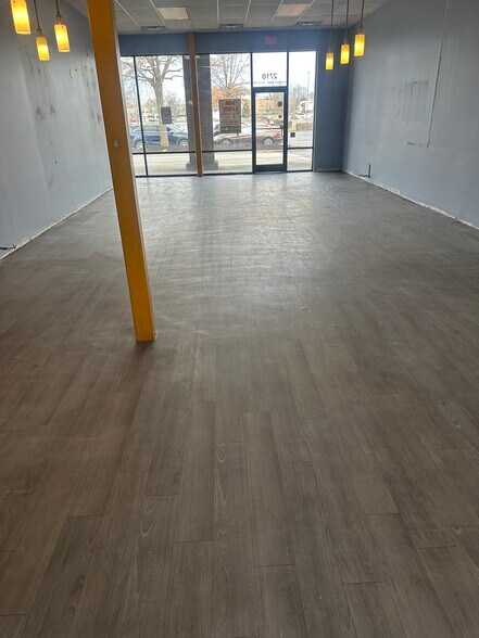 More Photos Of 2710 Nashville Rd, Bowling Green Supermarket For Lease