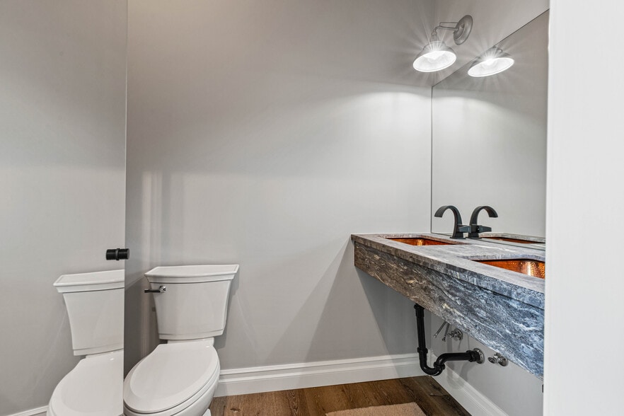 More Photos Of 30048 Yosemite Blvd, La Grange Bar For Sale